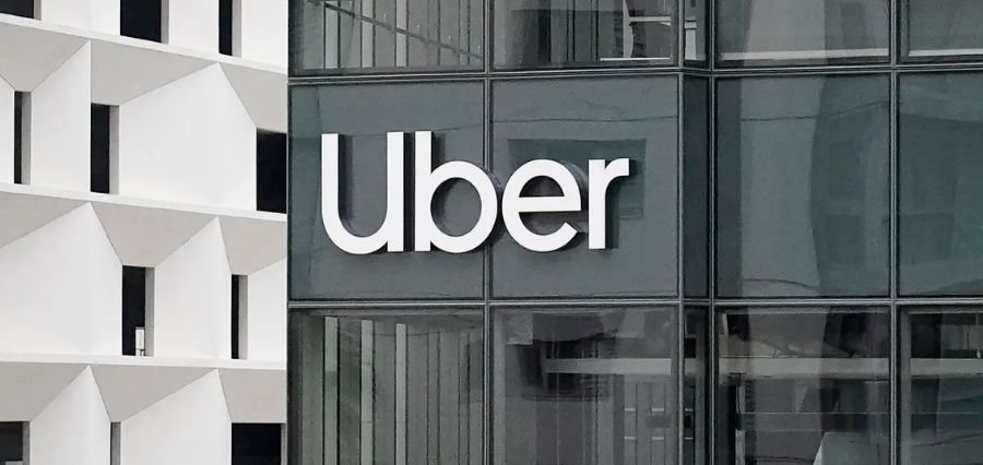 You are currently viewing Uber Invests $300 Million in Lucid to Launch 20,000 Nuro-Powered Robotaxis