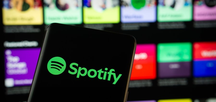You are currently viewing Spotify Launches “Prompted Playlist” AI Feature to Personalize Music by Mood and Memory