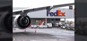 Read more about the article FedEx beats earnings and revenue forecasts in final quarter before freight business spinoff